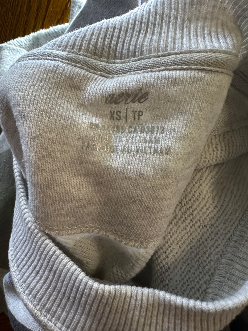 aerie Women’s Gray Camouflage Split-hem Sweatshirt - Picture 3 of 3
